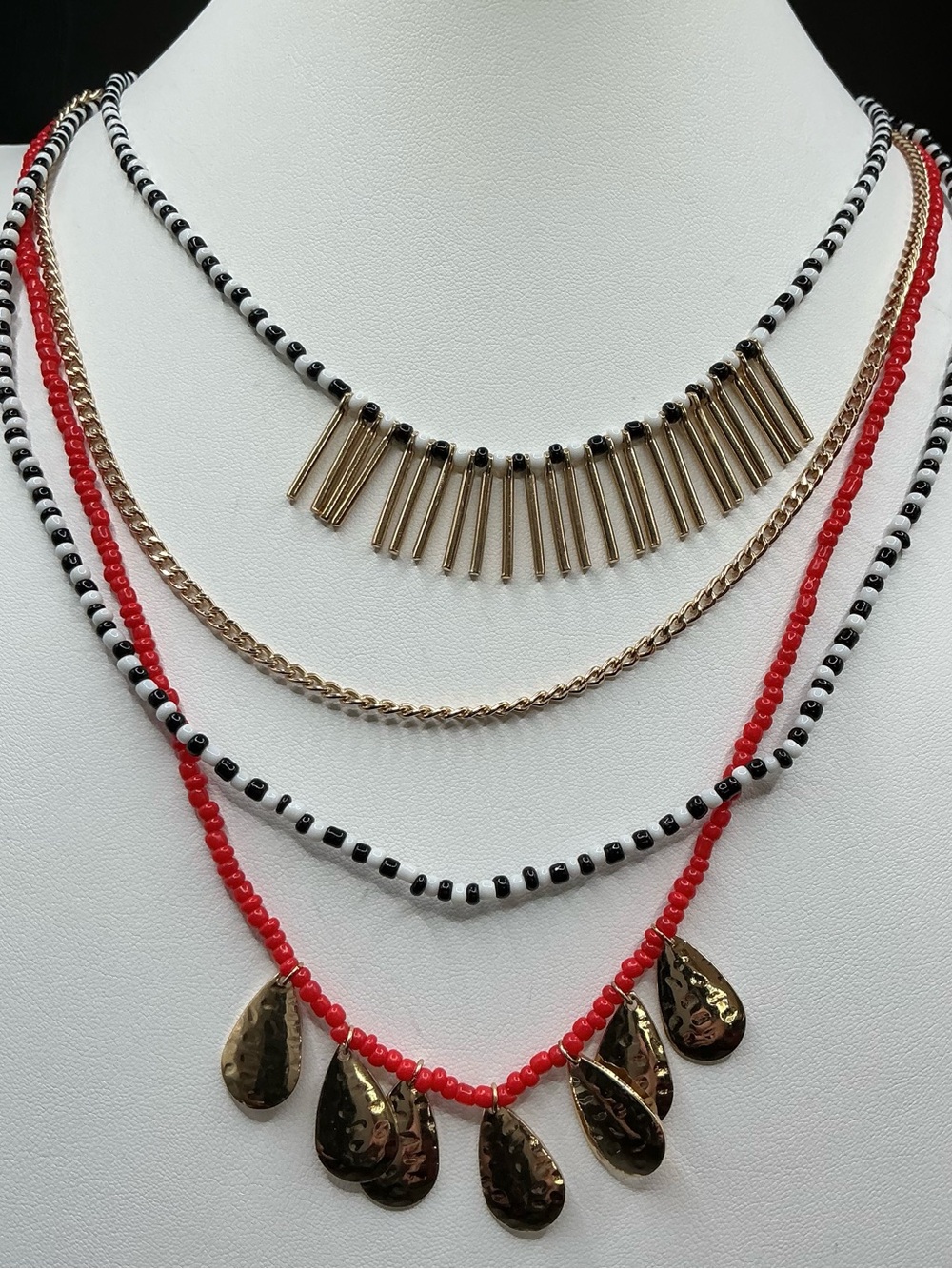 PARK LABE RED BLACK WHITE GOLD TONR MILTISTRAND BOHO STYLE NECKLACE
